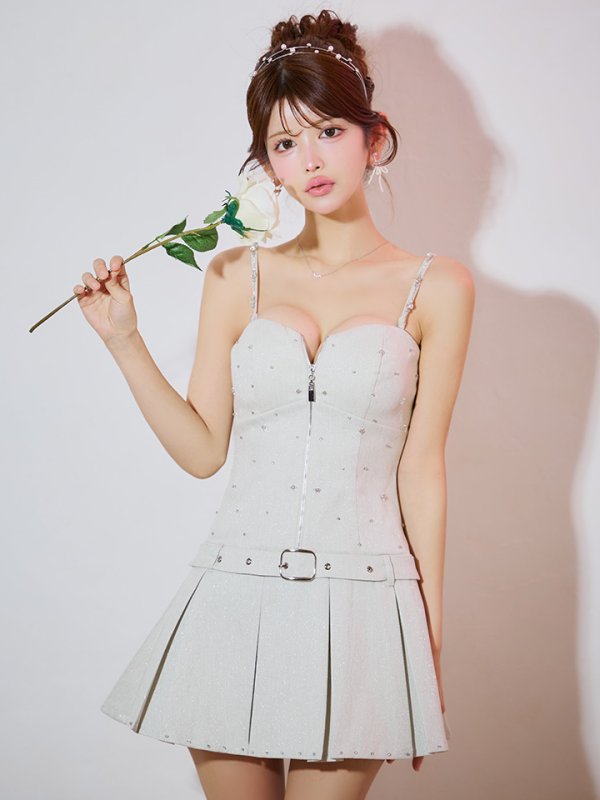 ホワイト モデル：まりん　身長：164cm　着用サイズ：Sサイズ