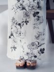 画像18: 【予約 / 5月下旬発送予定】モノトーンフラワー浴衣 OBI-g-500-kj-8-GY / HIMO-900-yn-3-GYxGD / YA-1086-wk-B / GETA-02-ok-4-MOC/ [y/OF01] (18)