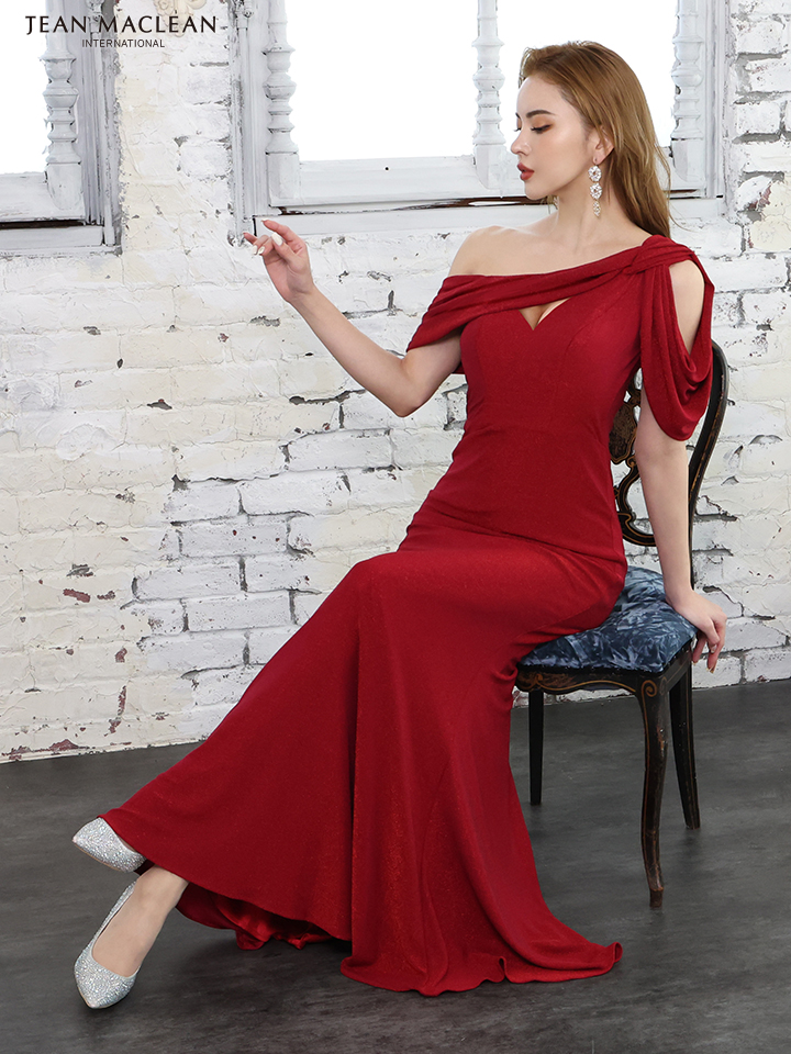 出品の際一度綺麗に洗濯してからイルマ赤ロングドレス